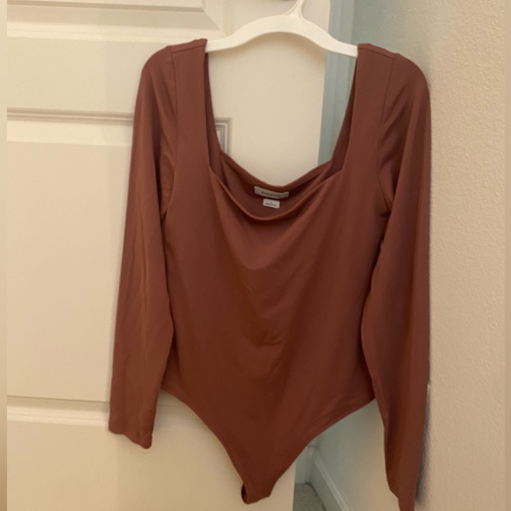 Aritzia contour square neck bodysuit